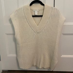 Oversize sweater vest